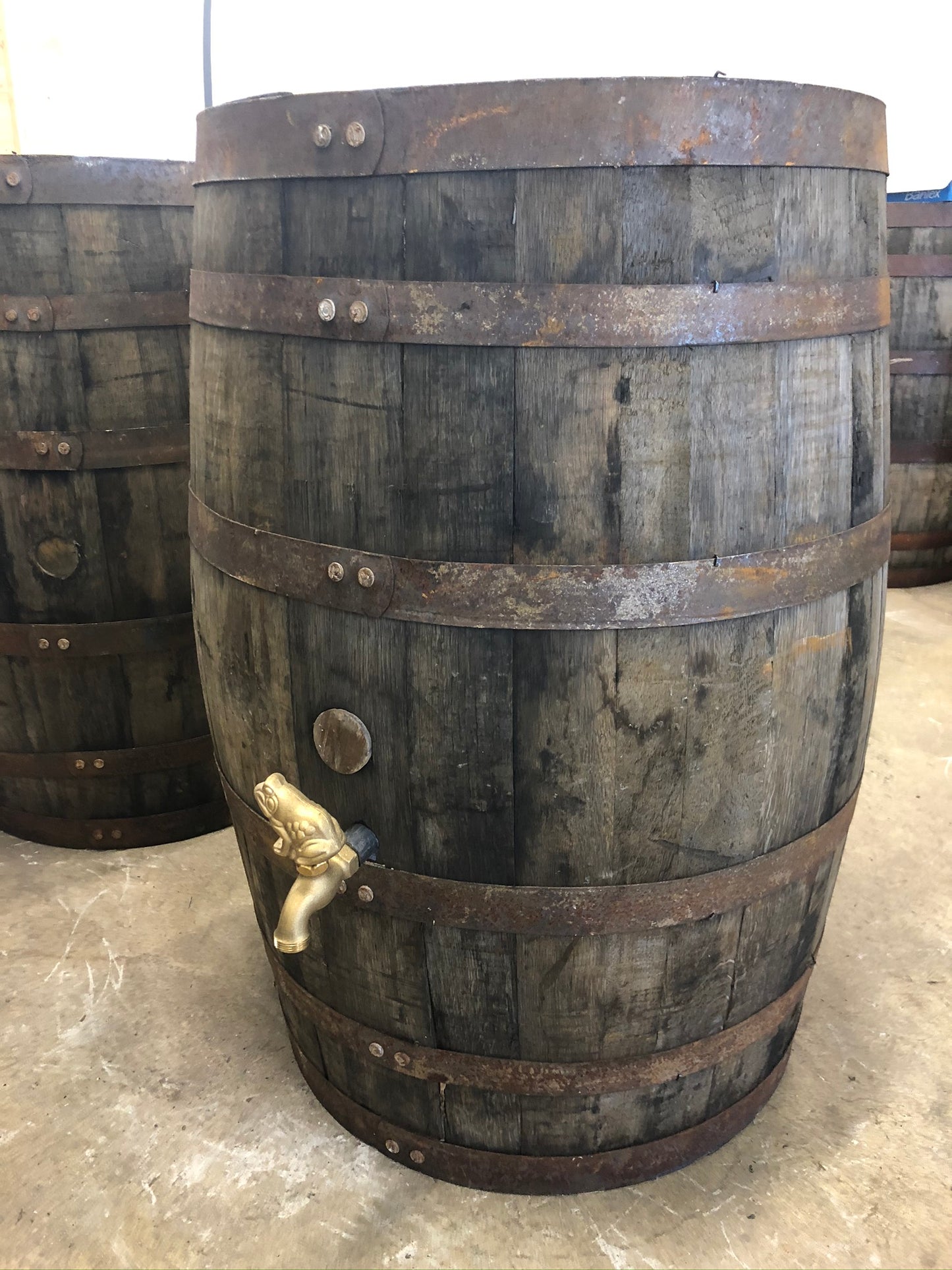 vattentunna av whiskytunna 190L, massiv ek, välj med eller utan lock, val av mässingskran, groda eller klassisk.